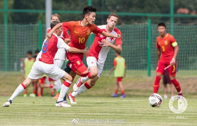乐竞体育- 多特蒙德边锋上演帽子戏法，助球队大胜对手